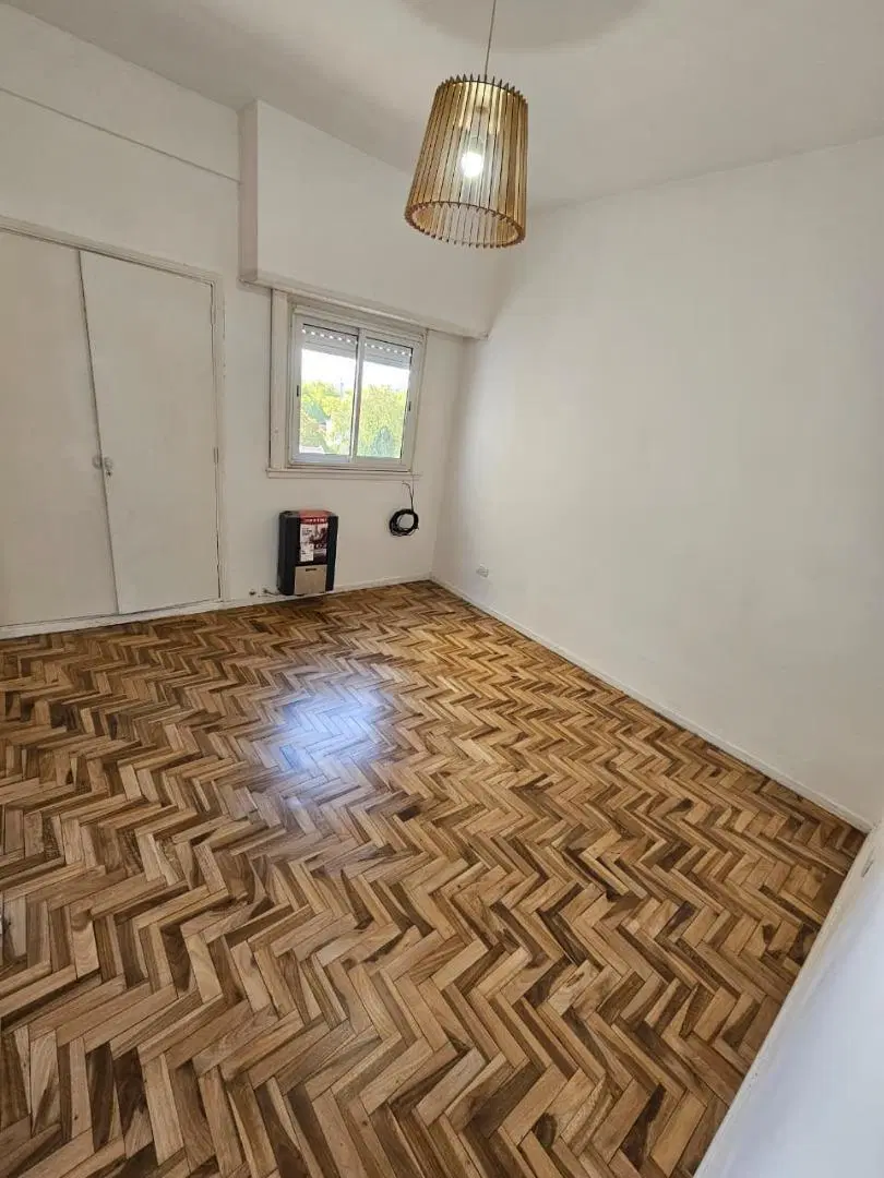 DEPARTAMENTO TRES AMBIENTES A LA VENTA. CENTRO 4