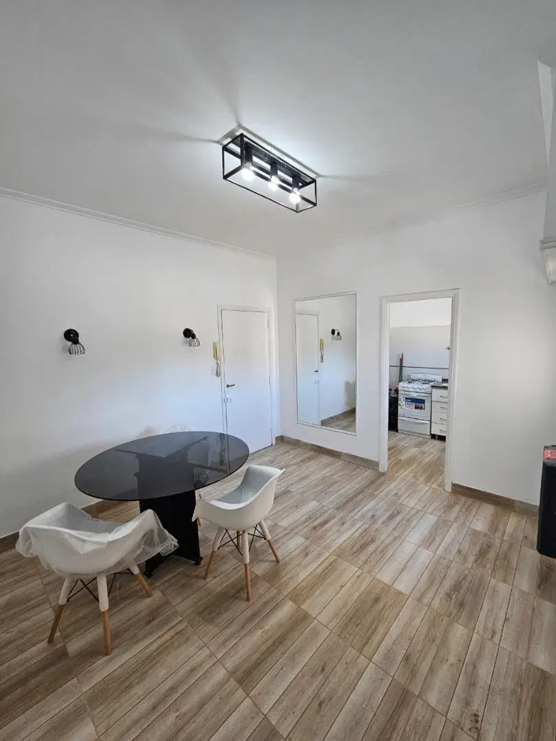 DEPARTAMENTO TRES AMBIENTES A LA VENTA. CENTRO 3