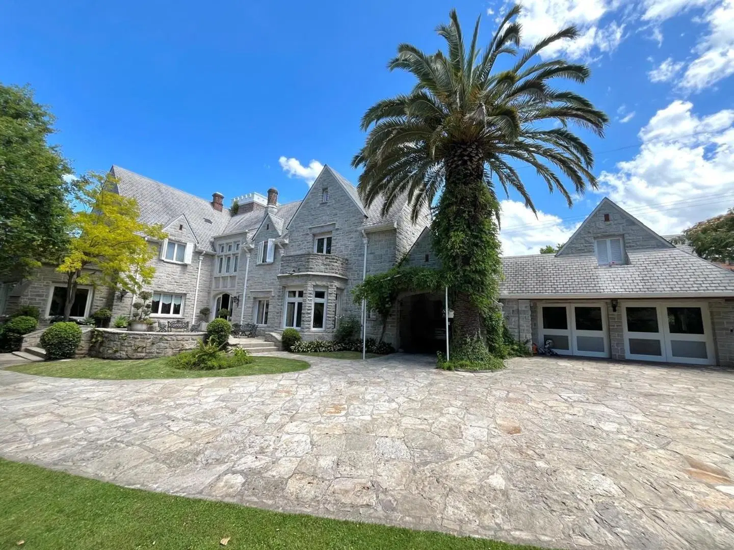 CASA EN LOS TRONCOS 10 AMBIENTES CON PILETA 5