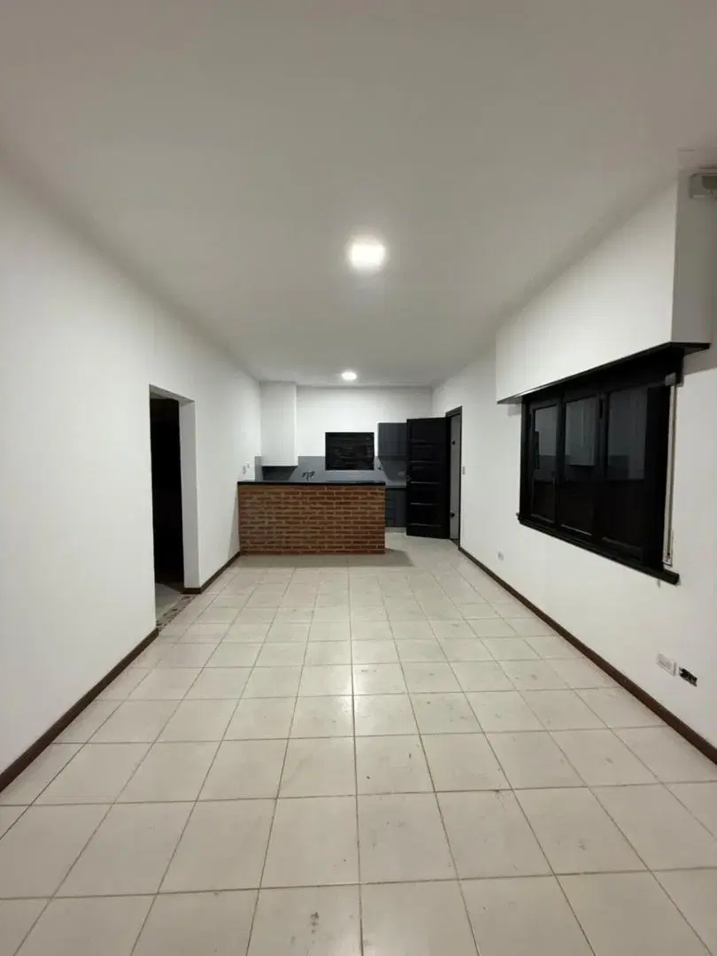 Casa 3 amb Reciclada Cochera, lote y piscina. Los Pinares 4