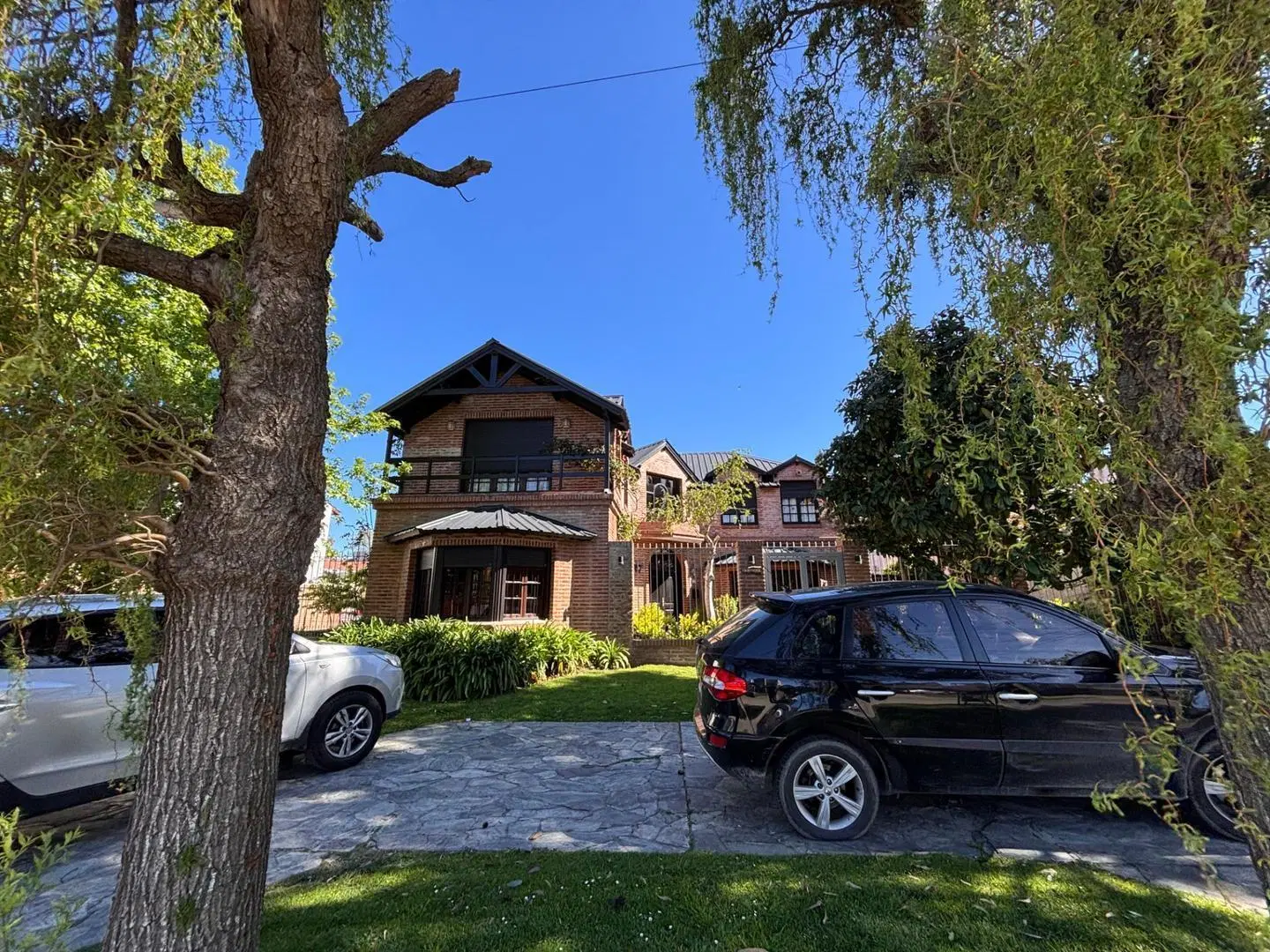 Importante chalet con 5 habitaciones, quincho, pileta y coch 3