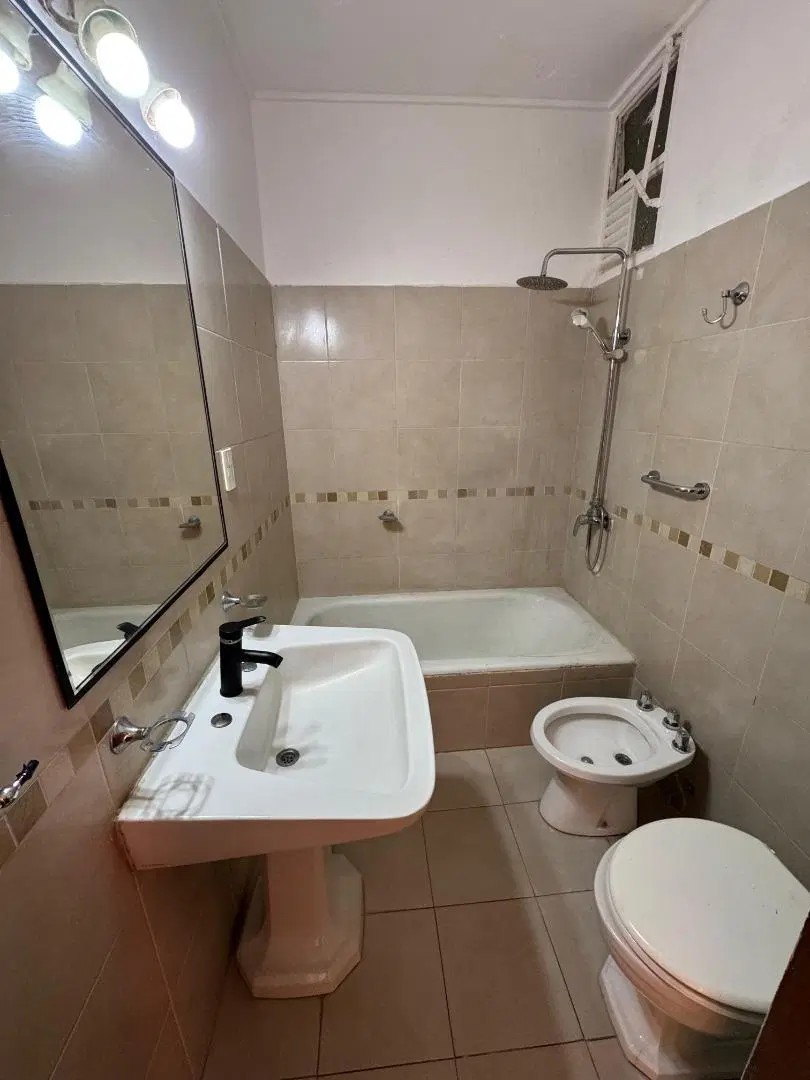 DEPARTAMENTO 4 AMBIENTES CON DEPENDENCIA CENTRO 5
