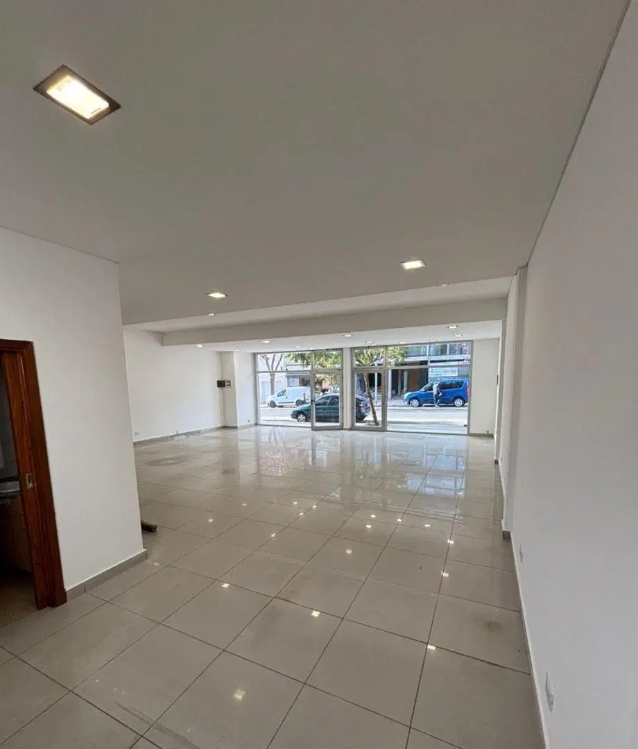 LOCAL COMERCIAL EN ALQUILER 2