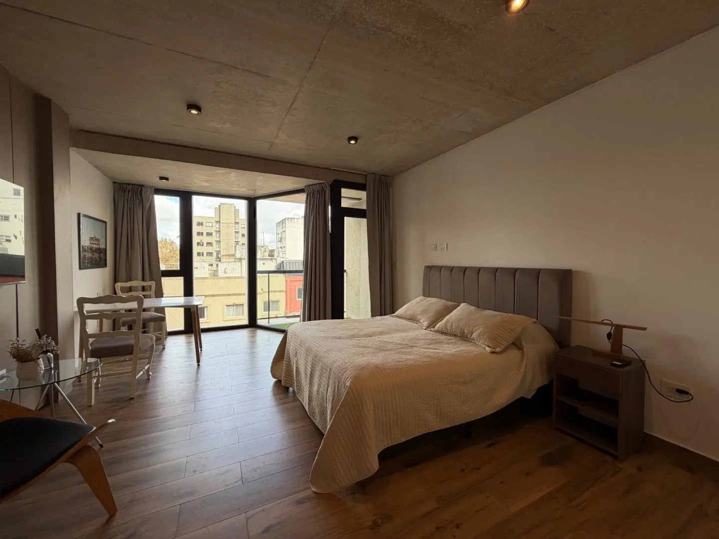 Monoambiente Moderno con balcon Amueblado 5