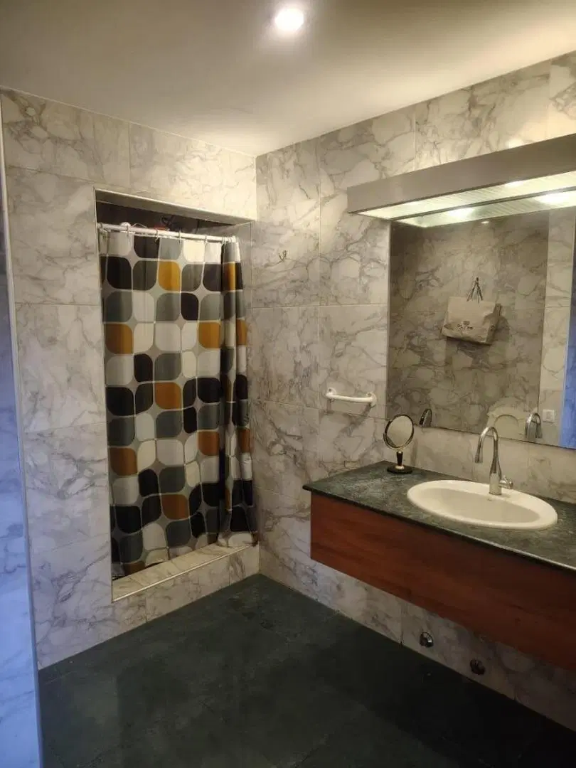 Casa 7 ambientes Zona Mogotes 5