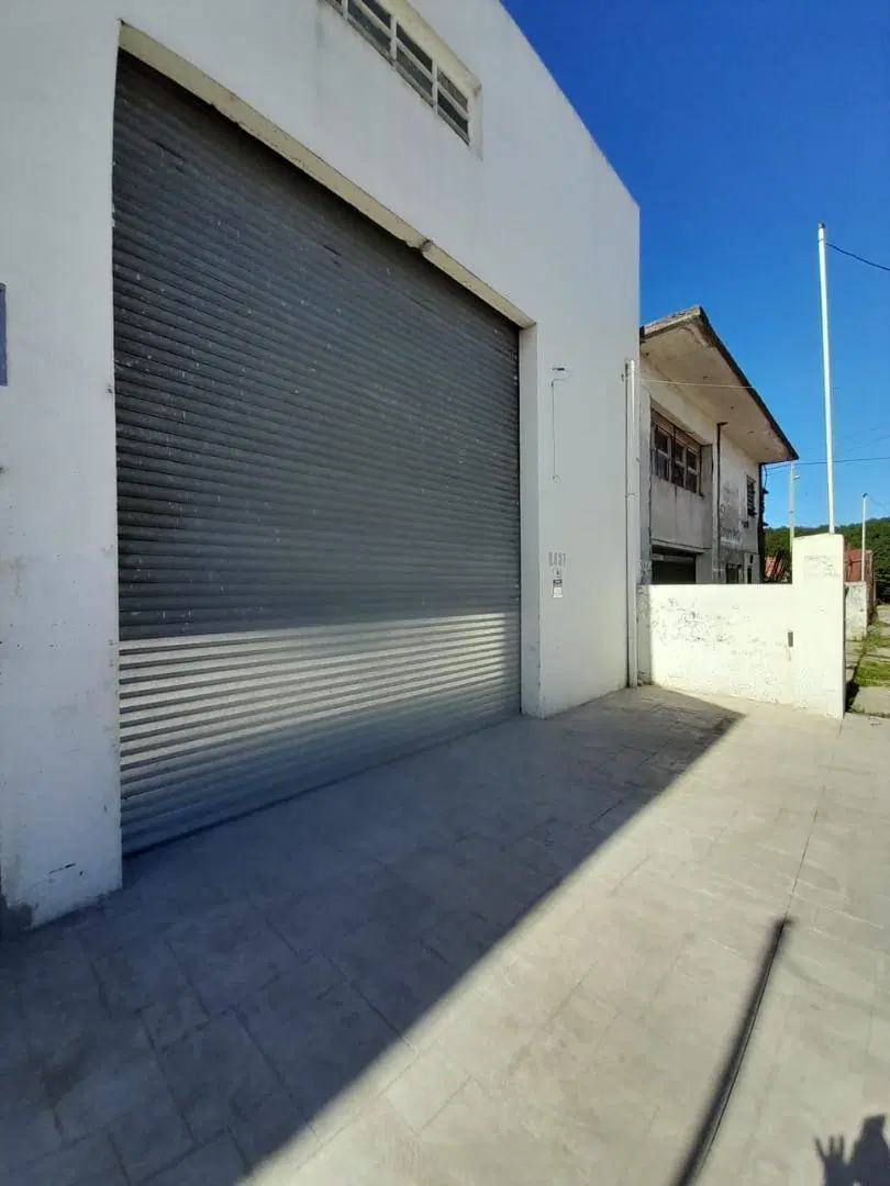 ALQUILER GALPON 300M2. 4