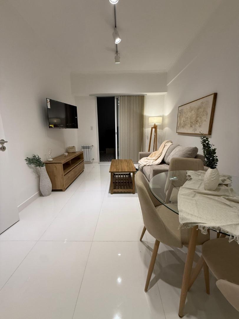 Foto de 3 AMBIENTES RECLICADO CON 2 PATIOS - AMOBLADO, imagen 3