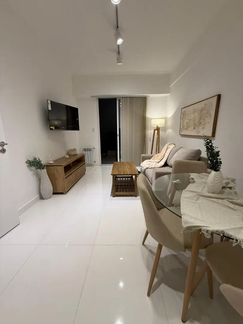 3 AMBIENTES RECLICADO CON 2 PATIOS - AMOBLADO 3