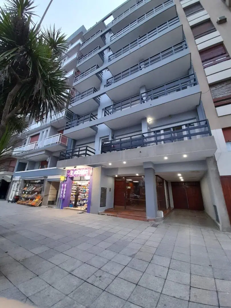 ALQUILER 12/24 MESES, 3 AMBIENTES VISTA AL MAR. LA PERLA 2