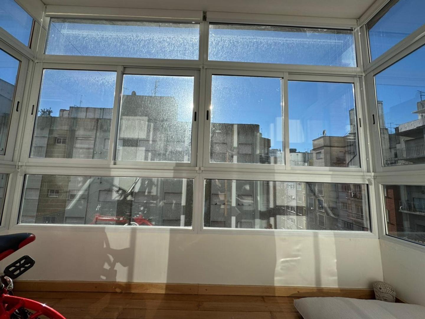 Foto de DEPARTAMENTO DE 3 AMBIENTES RECICLADO CON DOS BALCONES., imagen 4