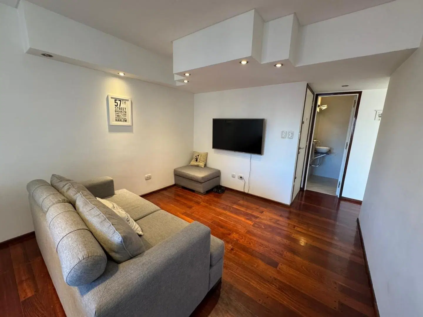 DEPARTAMENTO DE 3 AMBIENTES RECICLADO CON DOS BALCONES. 2