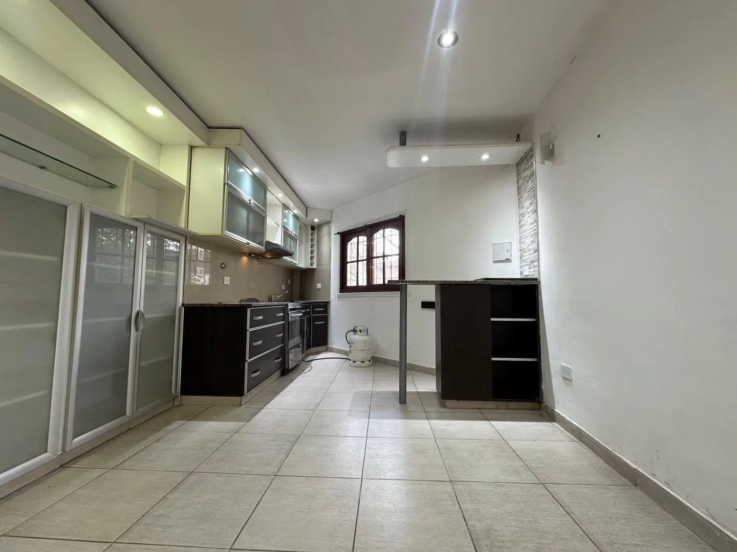 Alquiler macrocentro | 4 ambientes en 1er piso 2