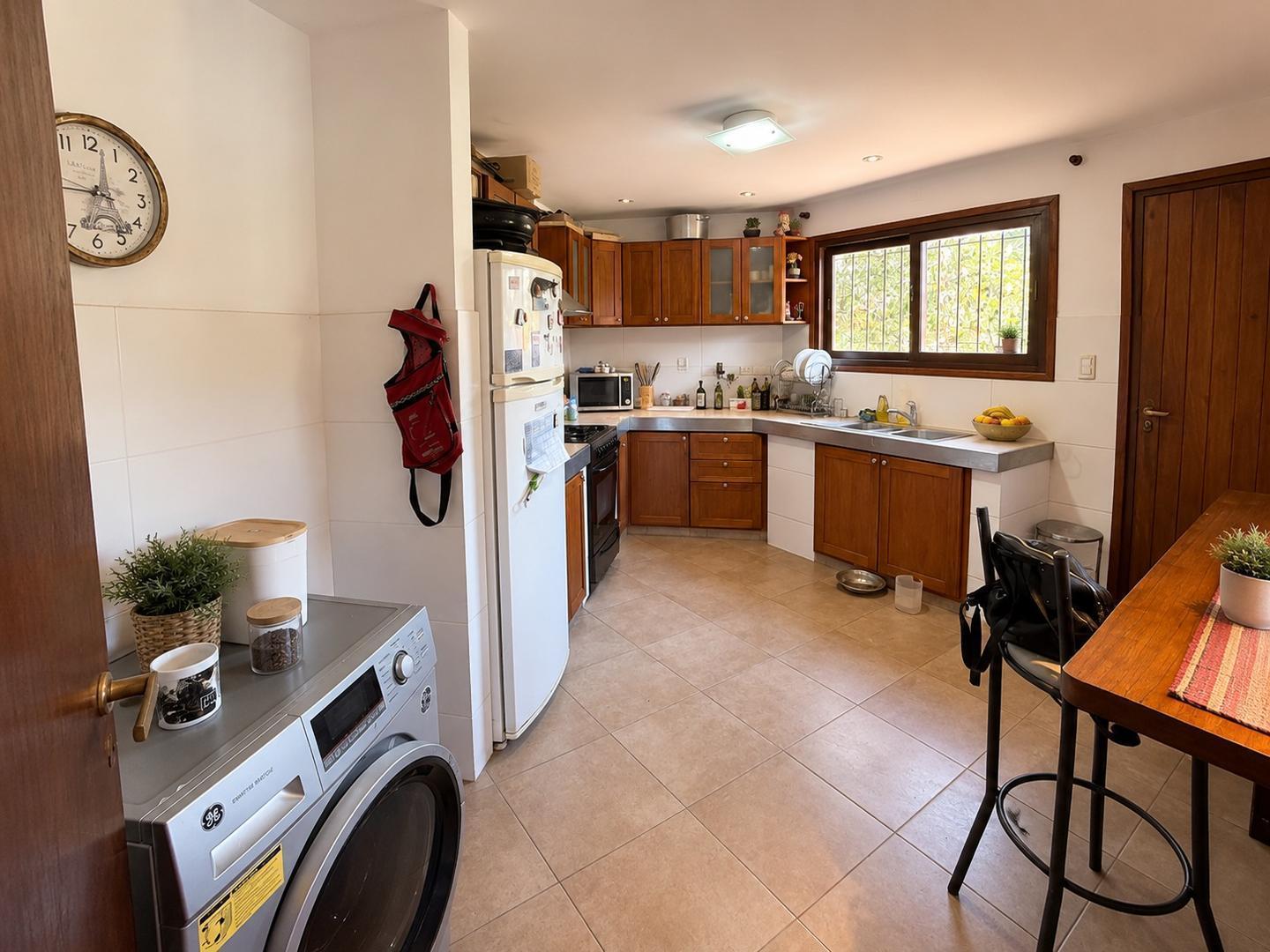 Foto de Venta Chalet 4 Ambientes en Doble Lote con quincho y pileta, imagen 1
