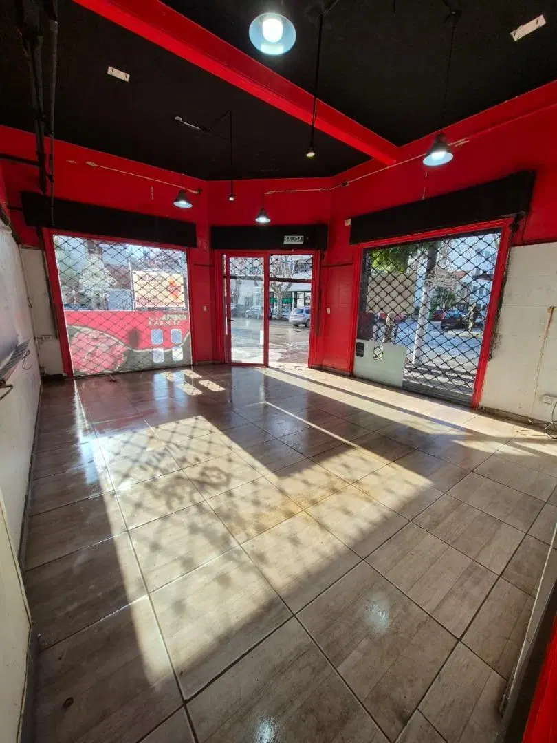 LOCAL COMERCIAL + VIVIENDA ZONA LA PERLA 4