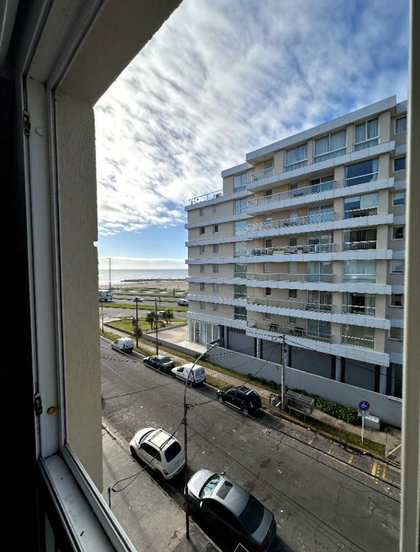 Foto de VENTA MONOAMBIENTE CON VISTA LATERAL AL MAR ZONA LA PERLA, imagen 1