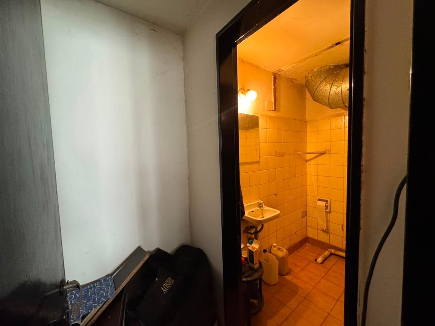Foto de LOCAL EN VENTA | FALUCHO Y BUENOS AIRES, imagen 3