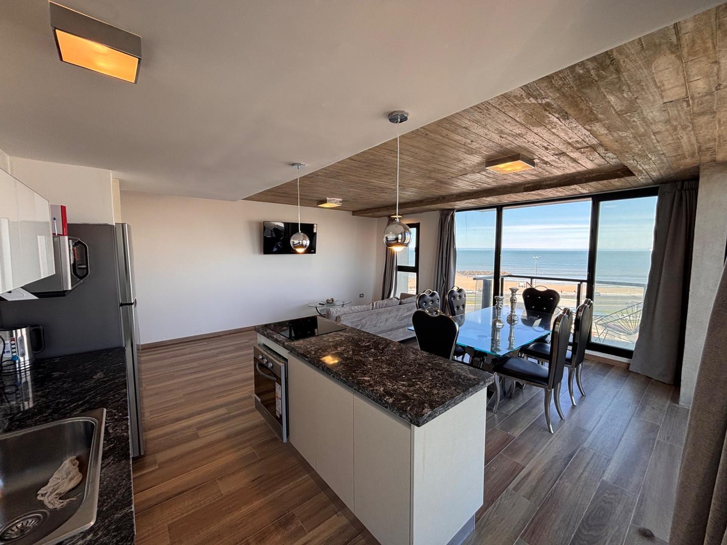 TRES AMBIENTES CON VISTA AL MAR.