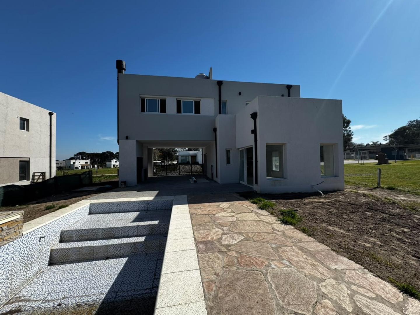 Foto de CASA CUATRO AMBIENTES A ESTRENAR EN ARENAS CHICO, imagen 2