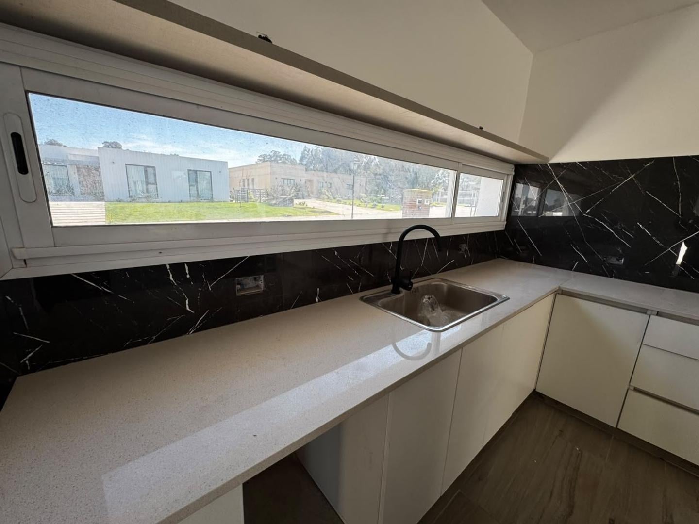 Foto de CASA CUATRO AMBIENTES A ESTRENAR EN ARENAS CHICO, imagen 1
