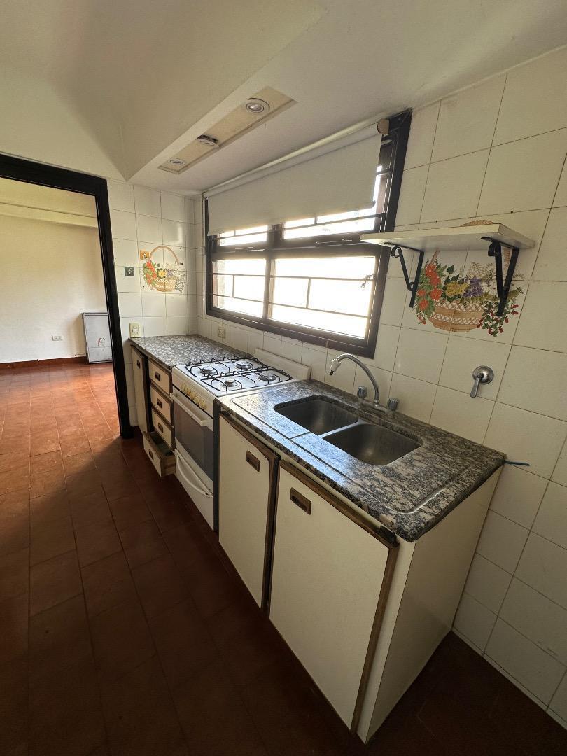 Foto de HERMOSO CHALET CUATRO AMBIENTES EN BARRIO PARQUE LURO, imagen 5