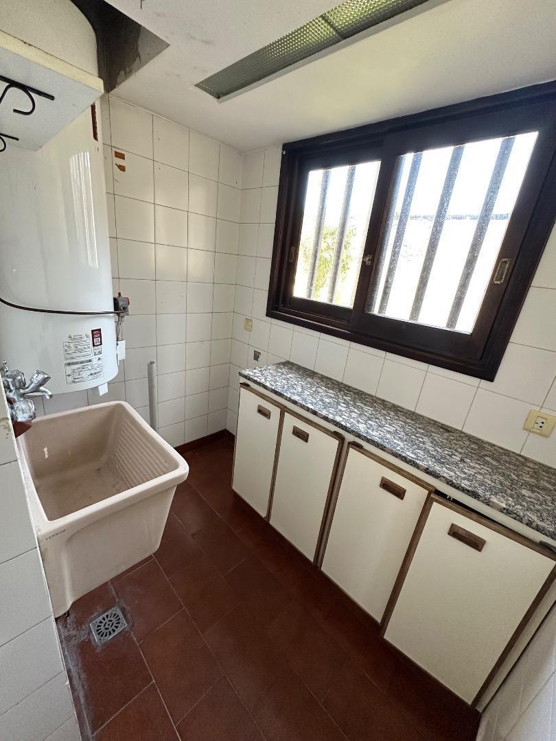 Foto de HERMOSO CHALET CUATRO AMBIENTES EN BARRIO PARQUE LURO, imagen 2