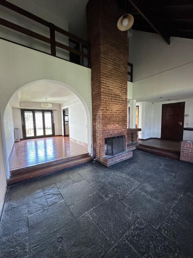 Foto de HERMOSO CHALET CUATRO AMBIENTES EN BARRIO PARQUE LURO, imagen 1