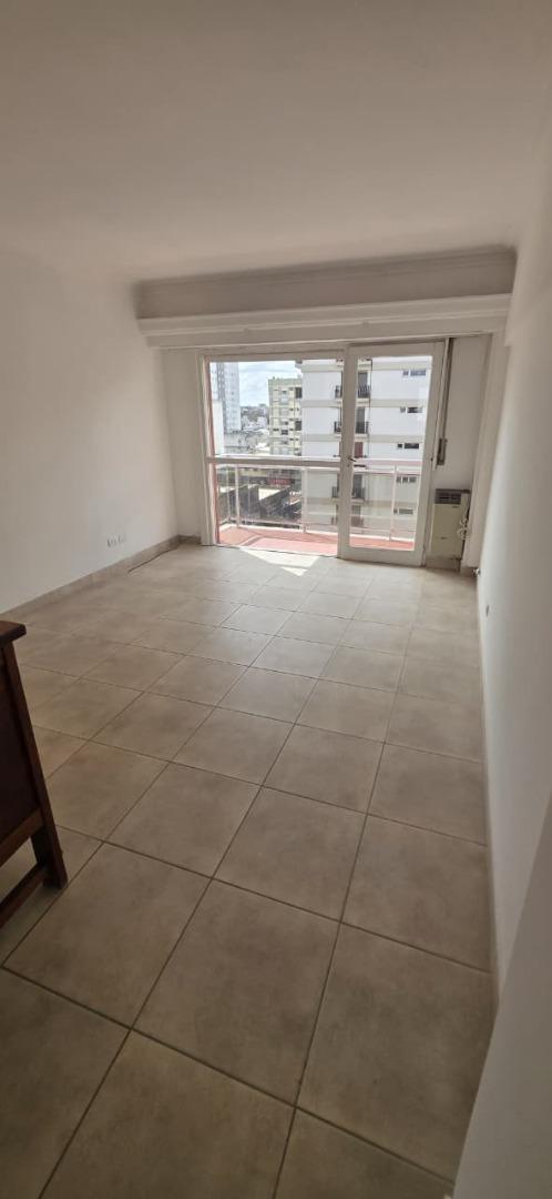 Foto de Venta Depto 2 Ambientes al Frente + Dependencia - Centro, imagen 3