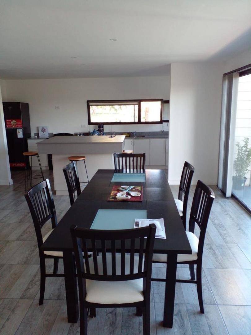 Foto de CASA CON PILETA Y GRAN PARQUE EN BARRIO CERRADO LA AURELIA, imagen 2