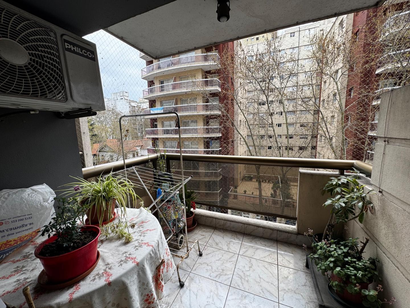 Foto de DEPARTAMENTO DOS AMBIENTES AL FRENTE CON BALCÓN, imagen 2