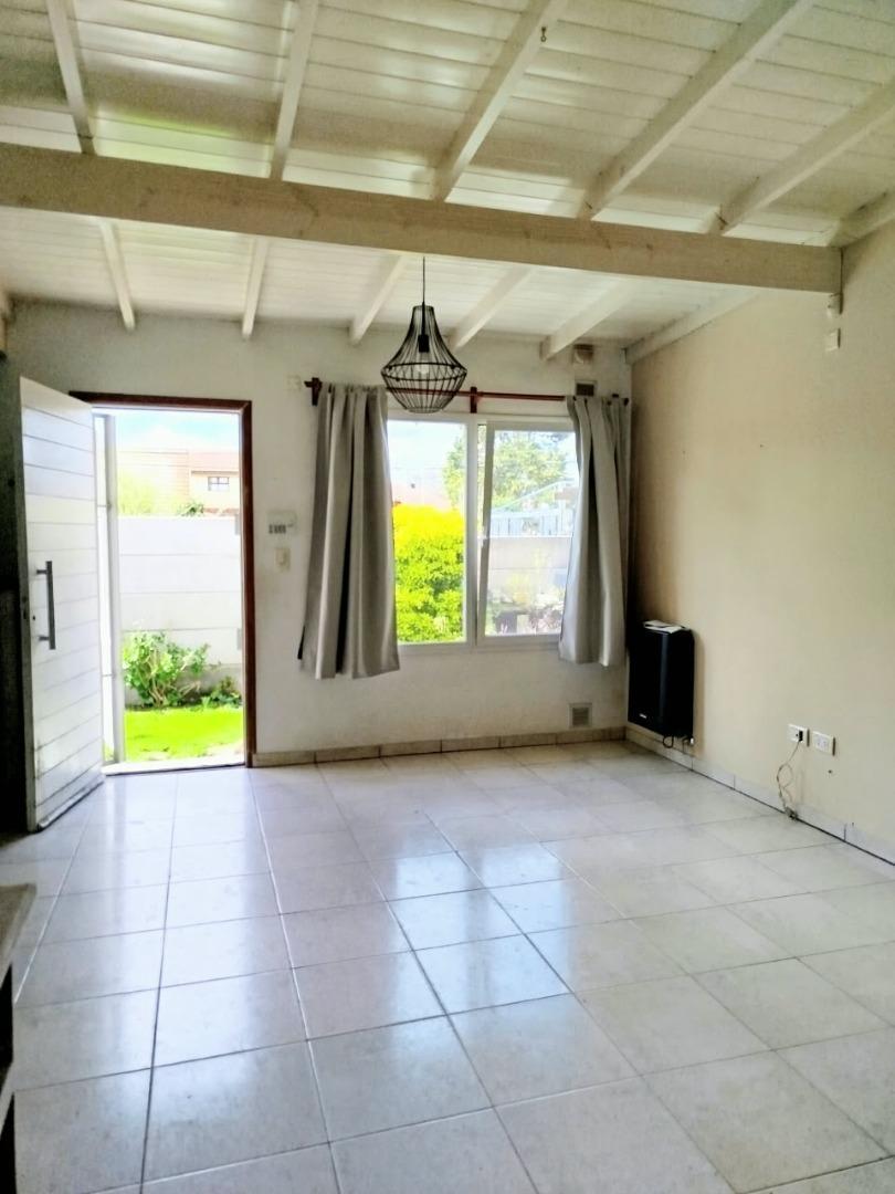 Foto de Alquiler 24 meses casa PH 3 ambientes Barrio Caisamar, imagen 4
