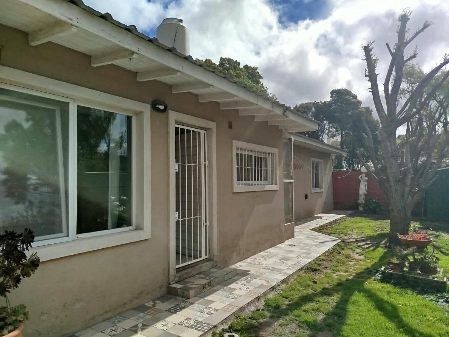 Foto de Alquiler 24 meses casa PH 3 ambientes Barrio Caisamar, imagen 1