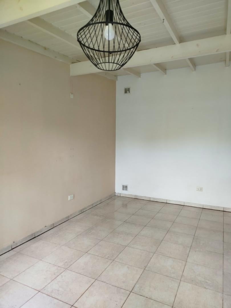 Foto de Alquiler 24 meses casa PH 3 ambientes Barrio Caisamar, imagen 3