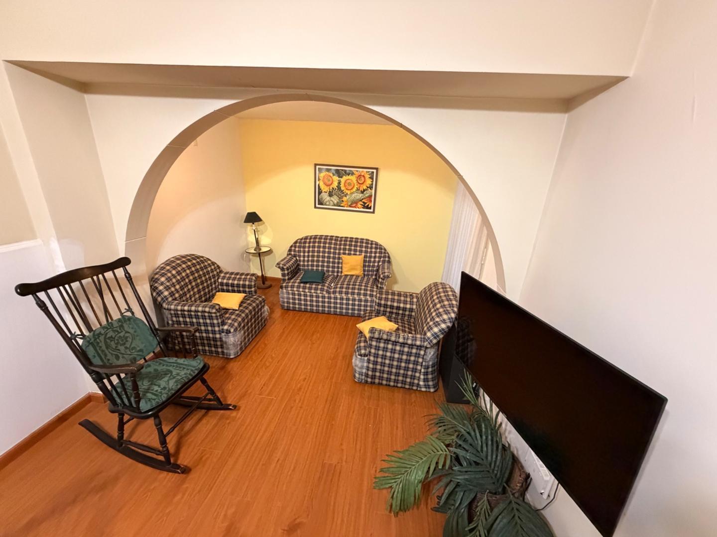 Foto de Departamento 3 ambientes planta baja con patio en Güemes, imagen 2