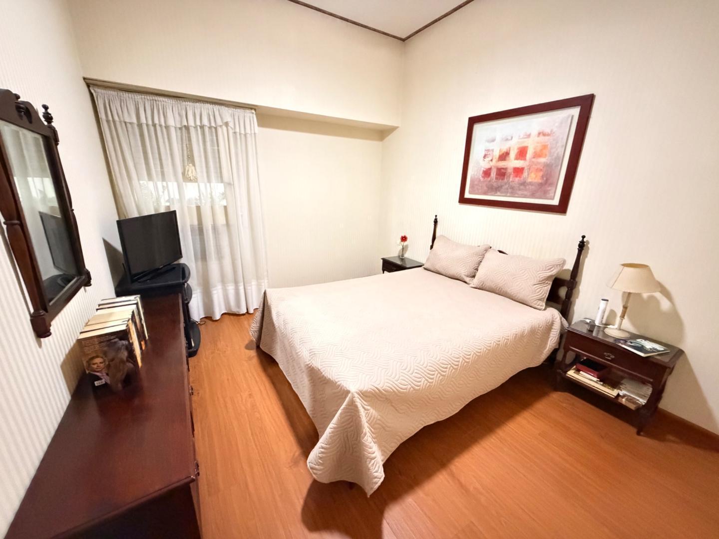 Foto de Departamento 3 ambientes planta baja con patio en Güemes, imagen 3