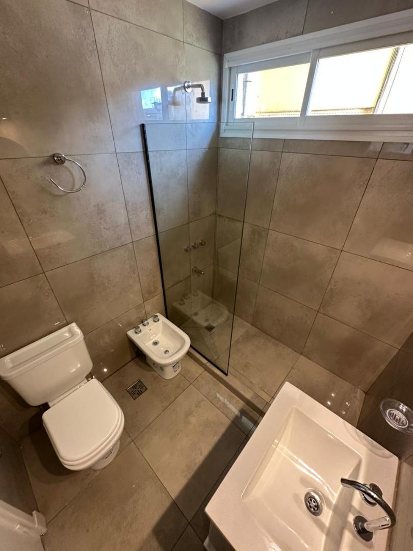 Foto de DEPARTAMENTO EN VENTA 4 AMBIENTES RECICLADO CON TERRAZA, imagen 5