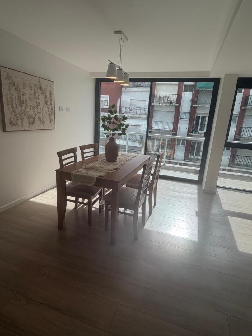 Foto de DEPARTAMENTO EN VENTA 2 AMBIENTES AL FRENTE ZONA PLAZA COLON, imagen 1