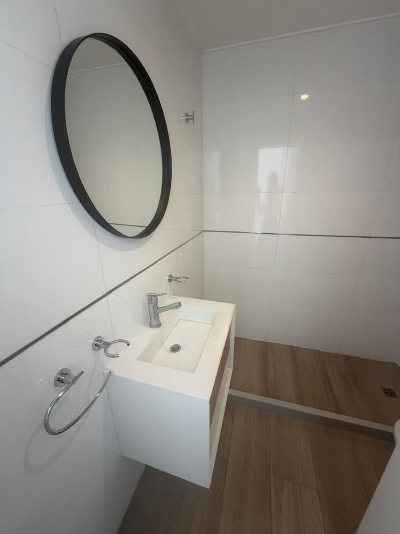 Foto de DEPARTAMENTO EN VENTA 2 AMBIENTES AL FRENTE ZONA PLAZA COLON, imagen 5
