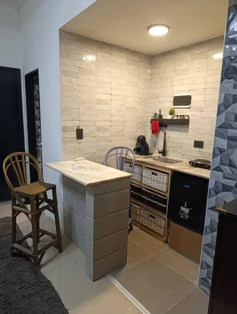 Foto de Alq. monoambiente reciclado en planta baja – Arenales 2200, imagen 2