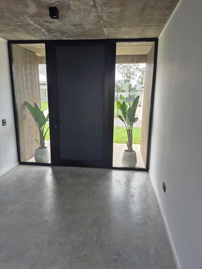 Foto de Venta Casa 4 ambientes a estrenar con piscina Rumencó Joven, imagen 2