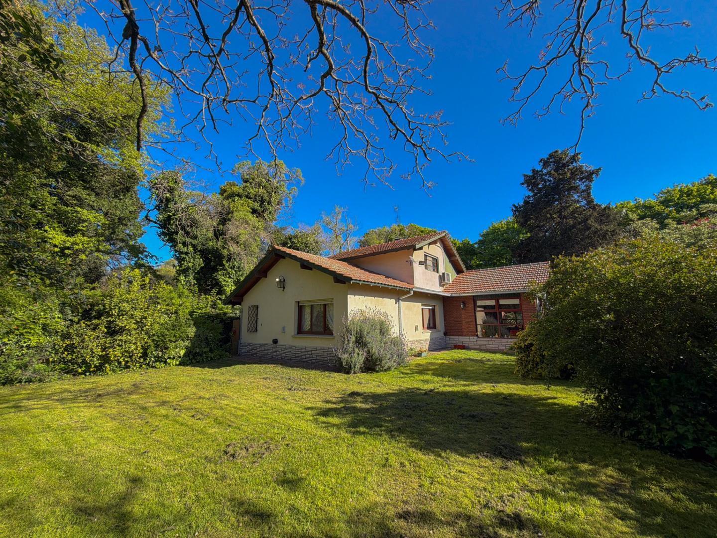 Foto de Hermosa Casa 4 Amb + Escritorio, quincho, parque y cochera, imagen 5