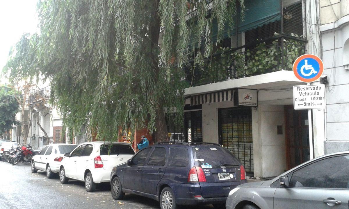Alquiler 1 ambiente en Balvanera, cocina independiente y baño completo