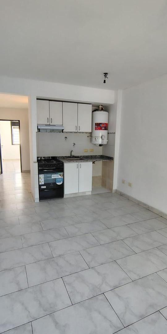 Foto de Departamento 2 ambientes al frente con balcon en Villa Bosch, imagen 1