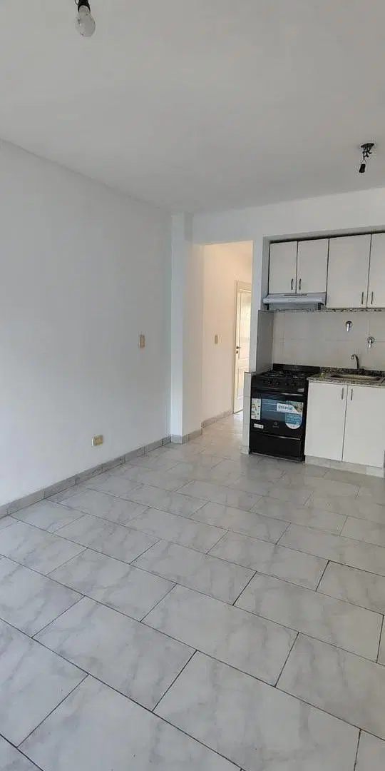 Departamento 2 ambientes al frente con balcon en Villa Bosch 3