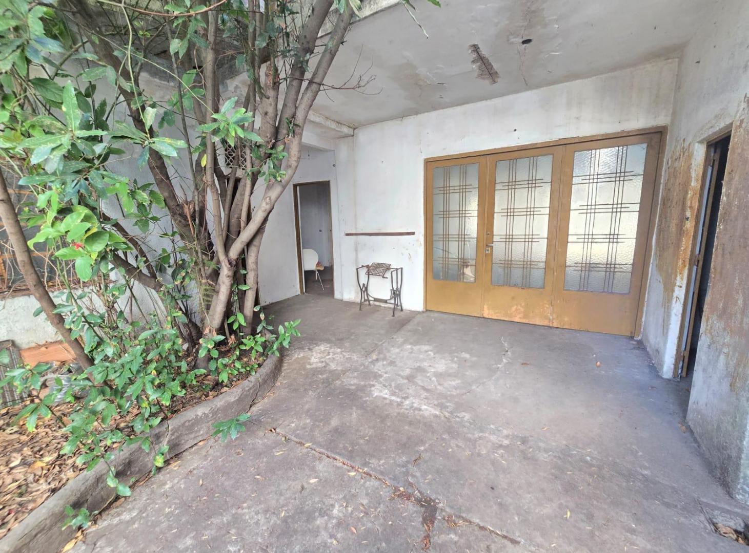 Casa con galpon al fondo en Villa Libertad