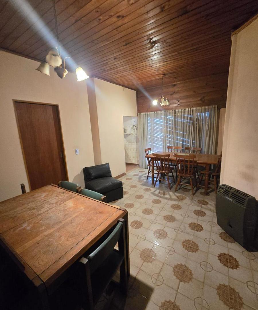Casa con galpon al fondo en Villa Libertad