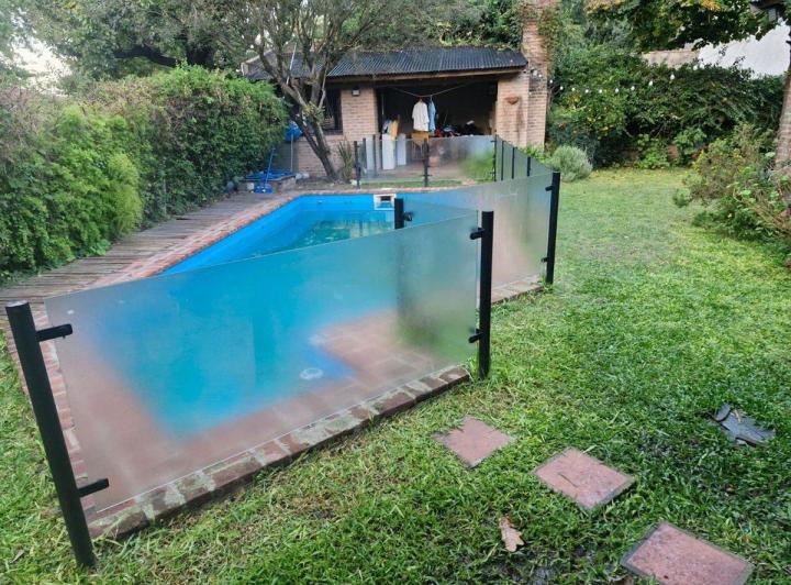 VENTA CASA 4 AMB HURLINGHAM PILETA AP. CRED PERMUT 2