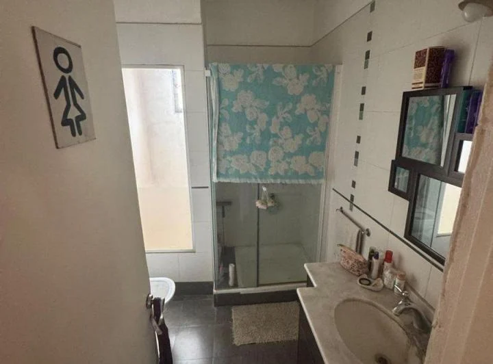 VENTA CASA 4 AMB HURLINGHAM PILETA AP. CRED PERMUT 4