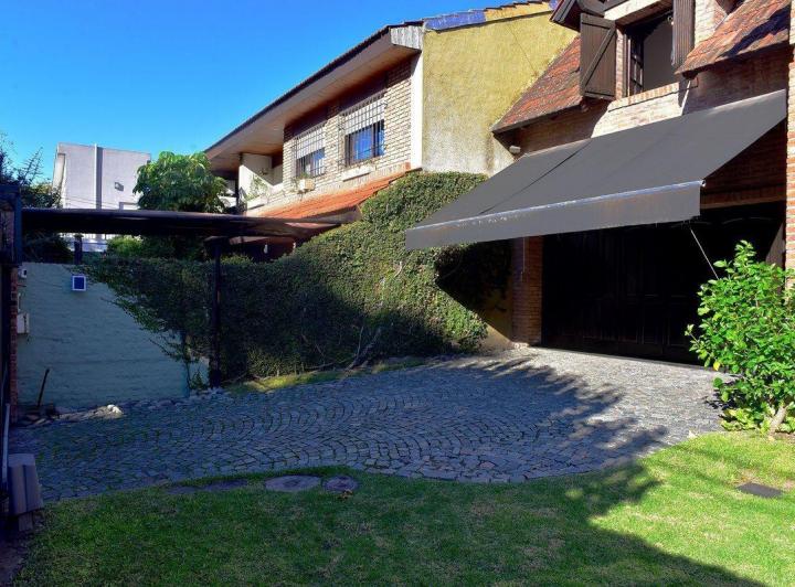 CASA VENTA / PERMUTA ITUZAINGO 5 AMB - financia 1
