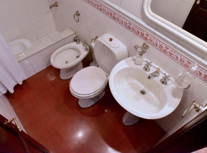 CASA VENTA / PERMUTA ITUZAINGO 5 AMB - financia 5