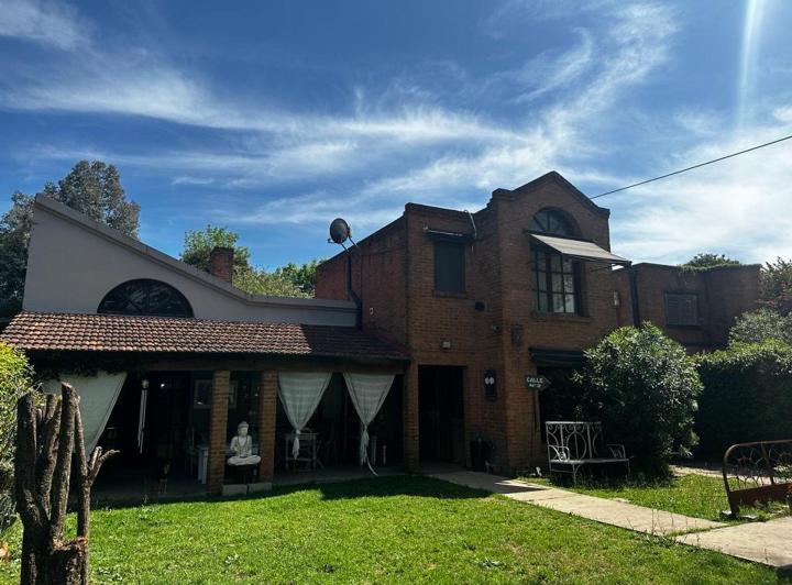 Venta casa con parque 4 ambientes en San Miguel 1